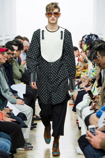 Look 10